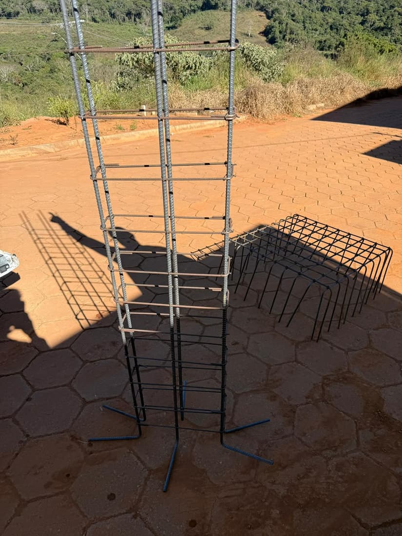 Coluna de arranque montada sobre grelha de sapata